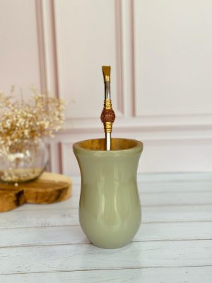 cuia de madeira alongada verde oliva